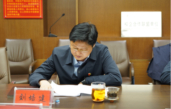 2.17駐馬店市產(chǎn)業(yè)投資集團(tuán)有限公司召開(kāi)2022年度民主生活會(huì)(修改)273.png 2.17駐馬店市產(chǎn)業(yè)投資集團(tuán)有限公司召開(kāi)2022年度民主生活會(huì)(修改)273.png