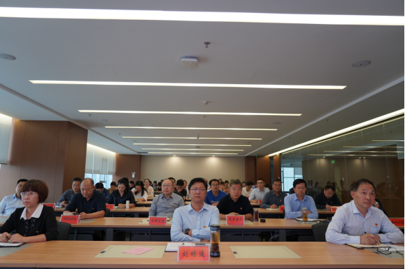 9.30駐馬店市產(chǎn)業(yè)投資集團有限公司主題教育讀書班邀請專家輔導(dǎo)授課264.png